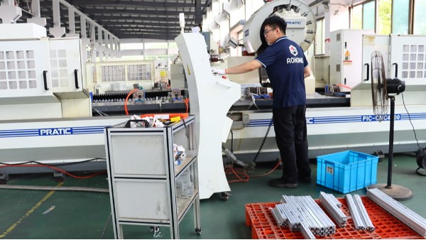 如何解決鋁型材在長期使用中的老化問題？