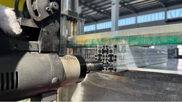 4545歐標(biāo)鋁型材中心適合攻絲嗎？
